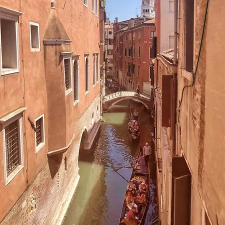 Canal View San Marco Luxury Rooms-2
