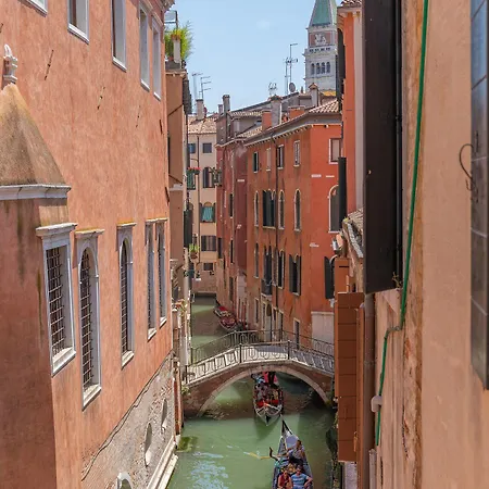 Canal View San Marco Luxury Rooms-3